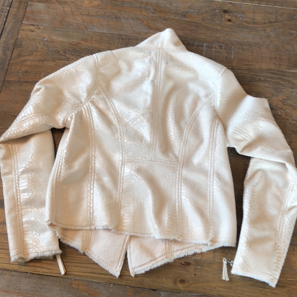 Buckle  Jacket - Picture 8 of 11